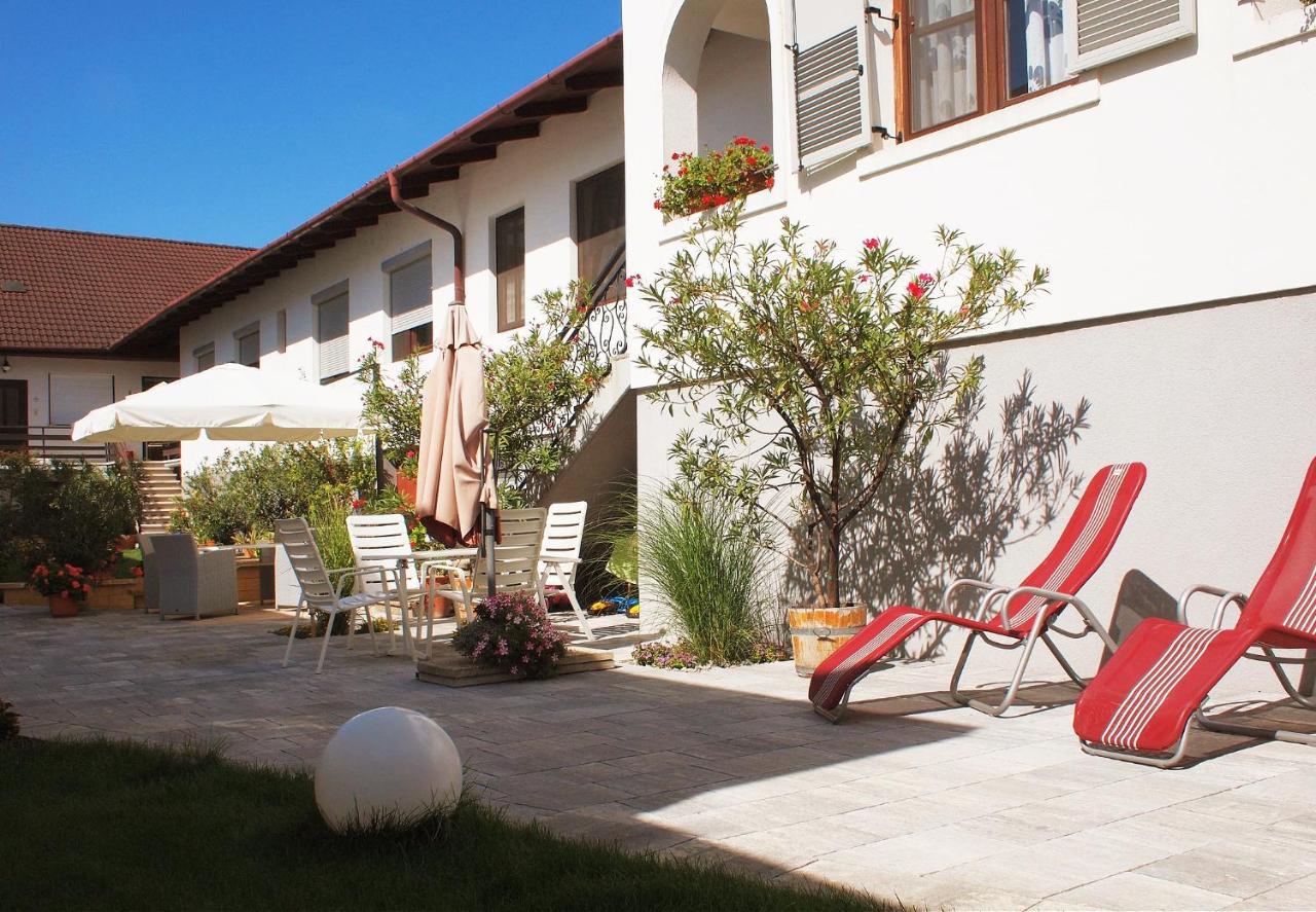 Winzerhof Michael Gartner Bed & Breakfast Illmitz Luaran gambar